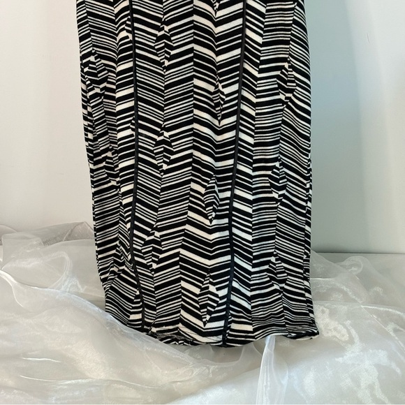 I’m in Love with Derek Women’s Black & White Large Dress! - Picture 2 of 11